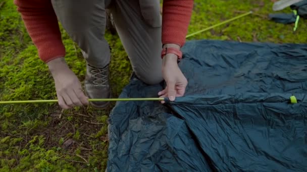 Camping Tourism Travel Concept Man Setting Tent Outdoors Hiker Assembles — Vídeos de Stock