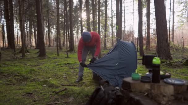 Man Hiker Sets Camping Tent Fall Forest Backpacking Expedition Traveler — Vídeos de Stock
