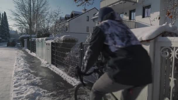 Man Cyclist Arrived Home His Bicycle Winter Snowy Sunny Weather — 图库视频影像
