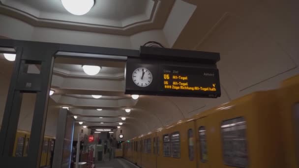 March 2022 Berlin Germany Interior Bahnhof Platz Der Luftbrucke Subway — Stockvideo