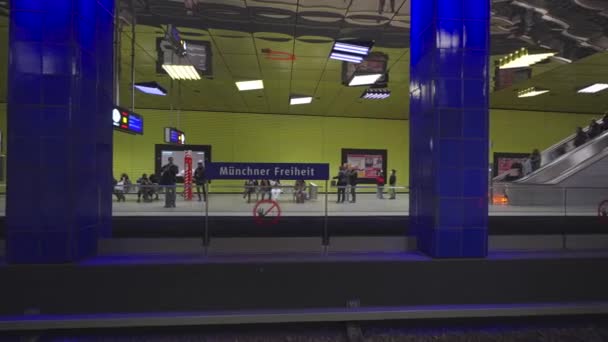 January 2023 Munich Germany Bahnhof Munchner Freiheit Subway Lines Futuristic — Vídeos de Stock