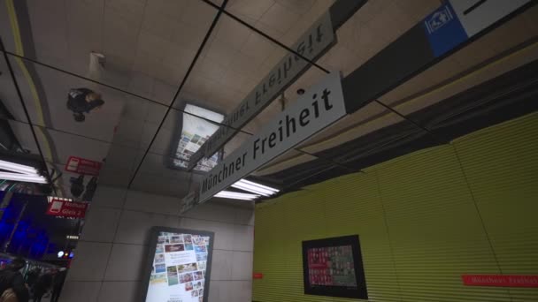 January 2023 Munich Germany Bahnhof Munchner Freiheit Subway Lines Futuristic — 비디오