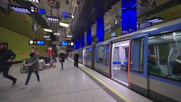 January 2023 Munich Germany Bahnhof Munchner Freiheit Subway Lines Futuristic — Stockvideo