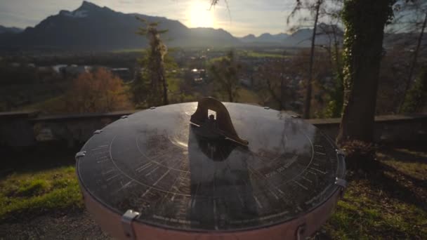 Mountain View Monchsberg Hill Pointer Compass Sunset Sunny Winter Weather — Stock videók
