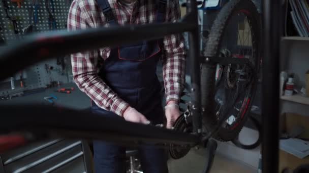Bicycle Repairman Wearing Protective Clothes Twists Bicycle Detail Tool Cycle — Video