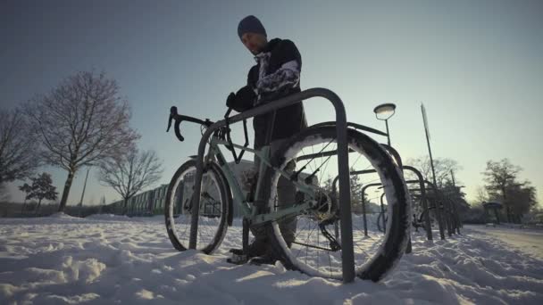 Security Antitheft Lock Bicycle Man Cyclist Unlocks Cycle Outdoor Bike — Stock video