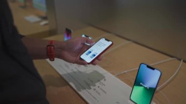 September 16, 2022, Munich, Germany. Showcase iphone 13 in munchen germany at marienplatz Rosenstrasse. Comparison of iPhones from Apple. Modern mobile phone technology concept. Retail iPhone 13