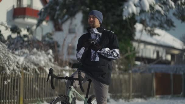 Cyclist Uses Smartphone Find Road Building Route Map Navigation Winter — Stok video