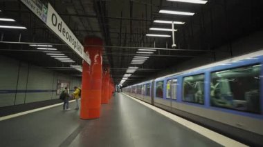 November 15, 2022 Munich, Germany. U-Bahnhof Odeonsplatz. U-bahn Linien U4 und U5. Odeonsplatz subway station in Muenchen. Interior, passengers on platform and trains. Public transportation in Bavaria