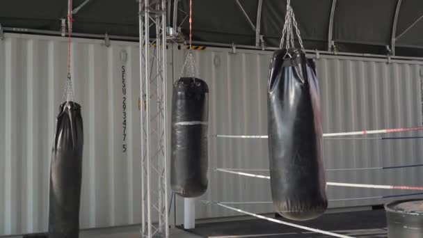 Sală Gimnastică Aer Liber Pentru Luptă Box Saci Agățați Fără — Videoclip de stoc
