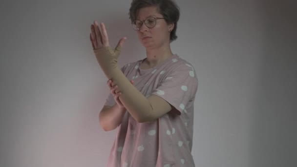 Rękaw Uciskowy Wspomagający Żylaki Obrzęk Limfatyczny Zapalenie Stawów Łokieć Tenisa — Wideo stockowe
