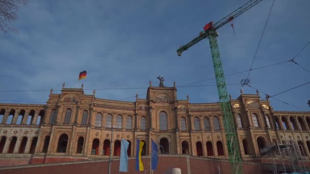 Maximilianeum Tijdens Renovatie Reconstructie Het Beierse Parlement Met Vlaggen München — Stockvideo