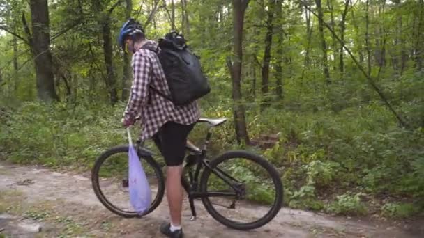 Volunteer Bicyclist Remove Trash Bags Garbage Clean Forest Bicycle Ride — Stock Video
