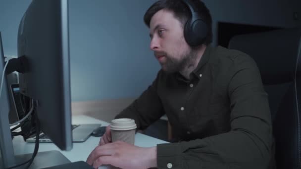Man Has Online Meetings Wearing Headphones Angry Actively Gesturing His — Stock Video