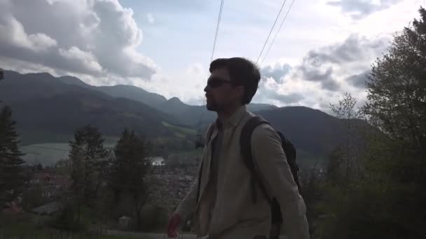 Temat Turystyki Pieszej Podróży Przyrodzie Niemczech Samiec Wędrowiec Spaceruje Górach — Wideo stockowe