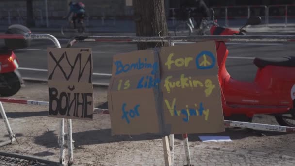 Марта 2022 Года Берлин Германия Протест Поддержку Украины Возле Российского — стоковое видео