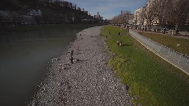 Prosince2022 Salcburk Rakousko Cityscape Přes Řeku Salcburku Slunečného Zimního Dne — Stock video