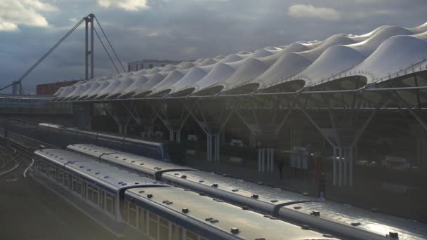 Bahn Muenchen Bei Station Frottmaning Bahnhof Froettmaning Uitzicht Het Metrostation — Stockvideo