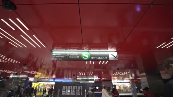 Noviembre 2022 Munich Alemania Pasaje Subterráneo Estación Bahn Bahn Marienplatz — Vídeo de stock