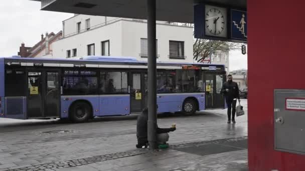 November 2022 Munich Germany Beggar Sits Ground Asking Money Entrance — Video Stock