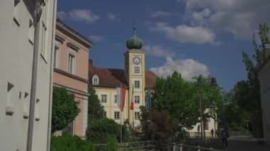 Eski tarihi kent Freising ve onların Bavyera, Almanya 'daki Isar Nehri üzerindeki kanalları. Freising, Deutschland 'da bir şehir, Bayern' de yer alan bir bölge merkezi. Antik bir Eupropean şehrinde su kanalları. 