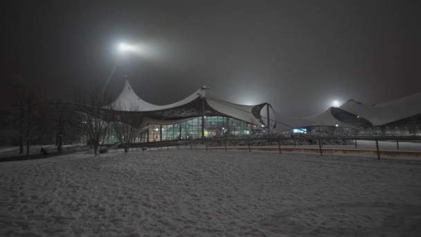 Igrzyska Olimpijskie Logotyp Parku Olimpijskim Monachium Niemcy Zimą Śnieżny Wieczór — Wideo stockowe