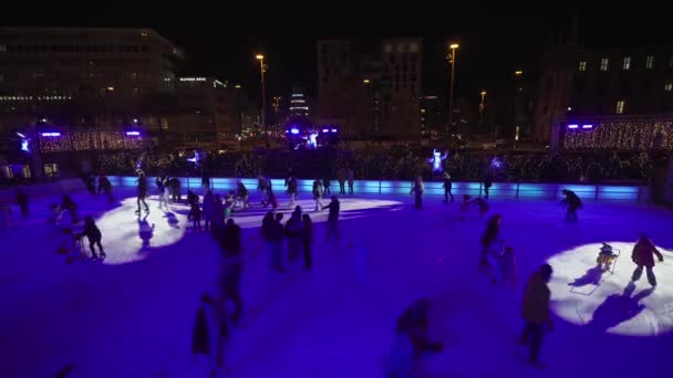 December 2022 Germany Munich People Ice Skating Karlsplatz Munchen Lifestyle — Stock Video