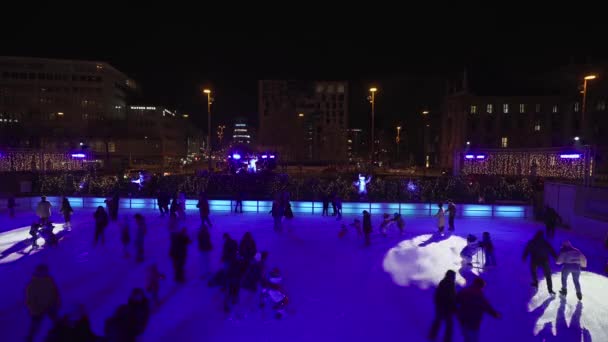 Декабря 2022 Года Германия Мюнхен Карлсплац Шлитчухлауфен Люди Катаются Коньках — стоковое видео