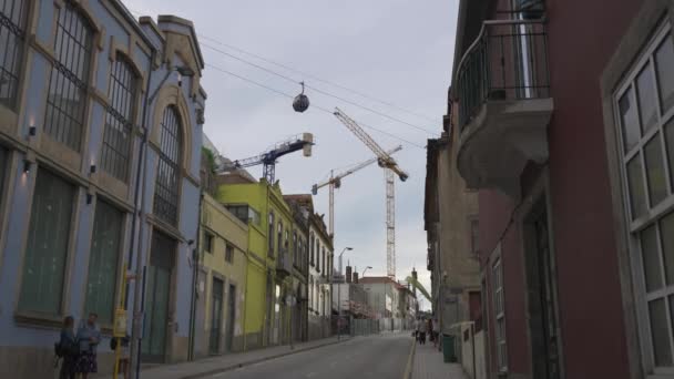 포르투갈의 Vila Nova Gaia에서 포르투와 케이블카의 여름에 포르투갈어 오포르토의 오래된 — 비디오