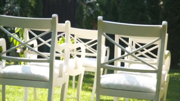Decoração Casamento Para Cerimónia Livre Arco Casamento Cadeiras Para Convidados — Vídeo de Stock