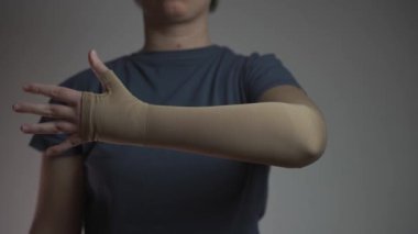 Varis, lenf iltihabı, eklem iltihabı, tenis dirseği, trombofil ve trombofil iltihabını desteklemek için sıkıştırma kolu. Klinik örgüler. Sıkıştırılmış çorap. Ameliyattan sonra tromboza karşı terapi. 
