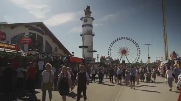 Setembro 2023 Munique Alemanha Oktobefest Festival Cerveja Pessoas Caminham Longo — Vídeo de Stock