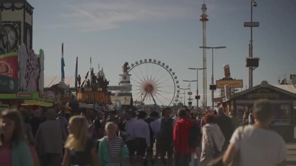Września 2023 Monachium Niemcy Oktobefest Festiwal Piwa Ludzie Chodzą Namiotach — Wideo stockowe