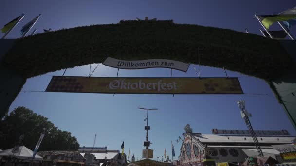 Monachium Niemcy Główne Wejście Festiwal Piwa Oktoberfest Słoneczny Dzień Witamy — Wideo stockowe