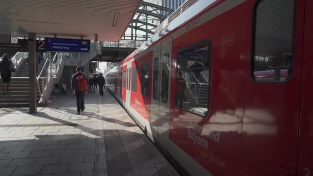 Dubna2022 Mnichov Německo Bahn Stanice Hackerbrucke Mnichově Bayern Téma Veřejné — Stock video