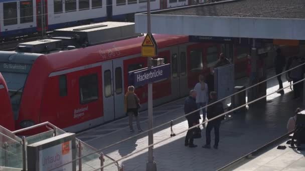 April 2022 München Bahnhof Hackerbrücke München Bayern Thema Öpnv Deutschland — Stockvideo