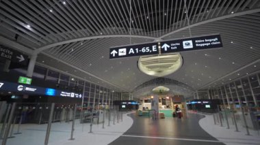 7 Ekim 2023. Roma. İtalya. Aeroporto di Roma Fiumicino Leonardo da Vinci 'nin içinde. Roma, İtalya 'daki yeni uluslararası havaalanı. Romanlardaki modern Avrupa havaalanı terminali. 