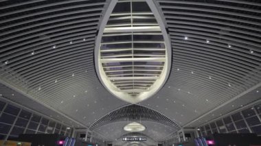 7 Ekim 2023. Roma. İtalya. Aeroporto di Roma Fiumicino Leonardo da Vinci 'nin içinde. Roma, İtalya 'daki yeni uluslararası havaalanı. Romanlardaki modern Avrupa havaalanı terminali. 