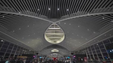 7 Ekim 2023. Roma. İtalya. Aeroporto di Roma Fiumicino Leonardo da Vinci 'nin içinde. Roma, İtalya 'daki yeni uluslararası havaalanı. Romanlardaki modern Avrupa havaalanı terminali. 