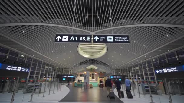2023年10月7日 ローマ イタリア アエロポルト フィウミチーノ レオナルド ヴィンチ ローマの新しい国際空港Fco イタリア ローマの現代ヨーロッパの空港ターミナル — ストック動画