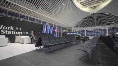 7 Ekim 2023. Roma. İtalya. Aeroporto di Roma Fiumicino Leonardo da Vinci 'nin içinde. Roma, İtalya 'daki yeni uluslararası havaalanı. Romanlardaki modern Avrupa havaalanı terminali. 