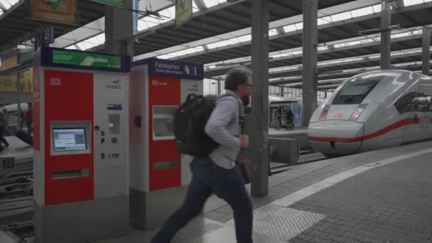 Oktober 2023 München Duitsland Internationaal Centraal Station München Duitsland Treinen — Stockvideo