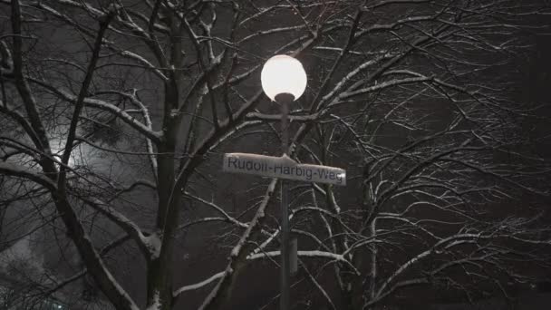 Olympic Park München Tyskland Vintern Med Snö Natten Snötäckt Olympisk — Stockvideo