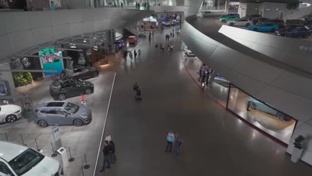 2022年8月28日 慕尼黑 宝马韦尔特的内部 一个多功能的客户展览中心 宝马德国 Bayerische Naquren Werke 宝马世界商务中心 — 图库视频影像