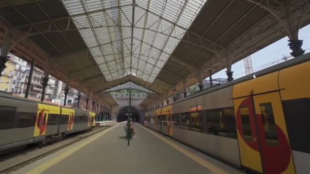 2023 Október Portugália Porto Sao Bento Pályaudvar Peronok Vonattal Vonatok — Stock videók