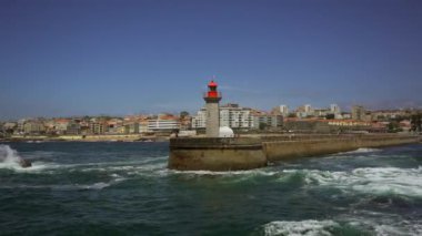 Farolim de Felgueiras deniz feneri Porto Portekiz sahilinde. Porto sahilindeki güzel deniz feneri. Felgueiras Deniz Feneri, Farolim do Molhe de Felgueiras, Atlantik Okyanusu. 