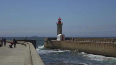 18 Ekim 2023. Porto, Portekiz. Farolim de Felgueiras deniz feneri Porto Portekiz sahilinde. Porto sahilindeki deniz feneri. Felgueiras Deniz Feneri, Farolim do Molhe de Felgueiras, Atlantik Okyanusu. 