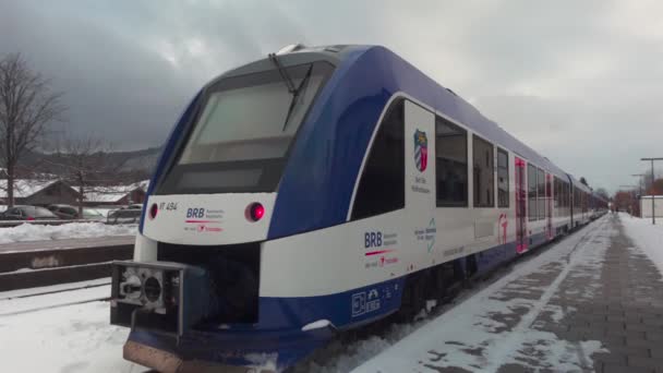 Залізнична Станція Шліссі Взимку Снігом Баварії Німеччина Бахнофф Шліссі Байєрська — стокове відео