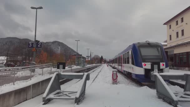 Schlierseer Bahnhof Winter Mit Schnee Bayern Bahnhof Schliersee Bayerische Regiobahn — Stockvideo