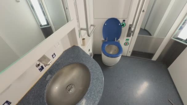 Великий Туалет Людей Обмеженими Можливостями Регіональному Поїзді Баварії Німеччина Просторий — стокове відео
